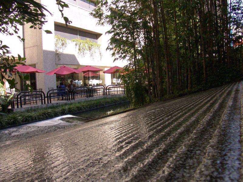 Royal Pedregal Hotel Cidade do México Exterior foto The path of the former railway line is now a cycle path.