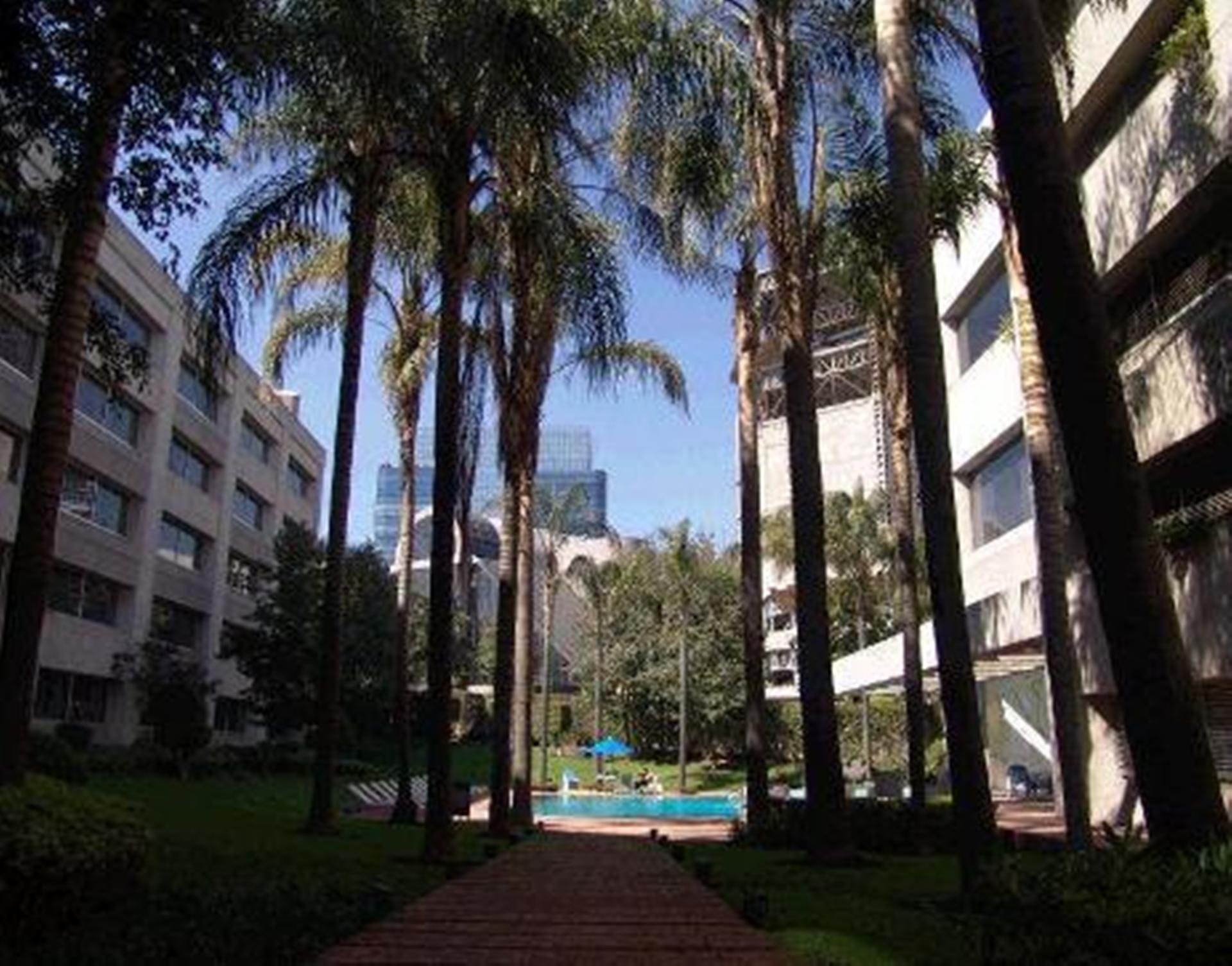 Royal Pedregal Hotel Cidade do México Exterior foto The pool at the complex